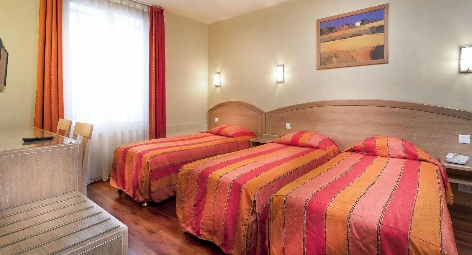 Hotel Lena Paris 3*,